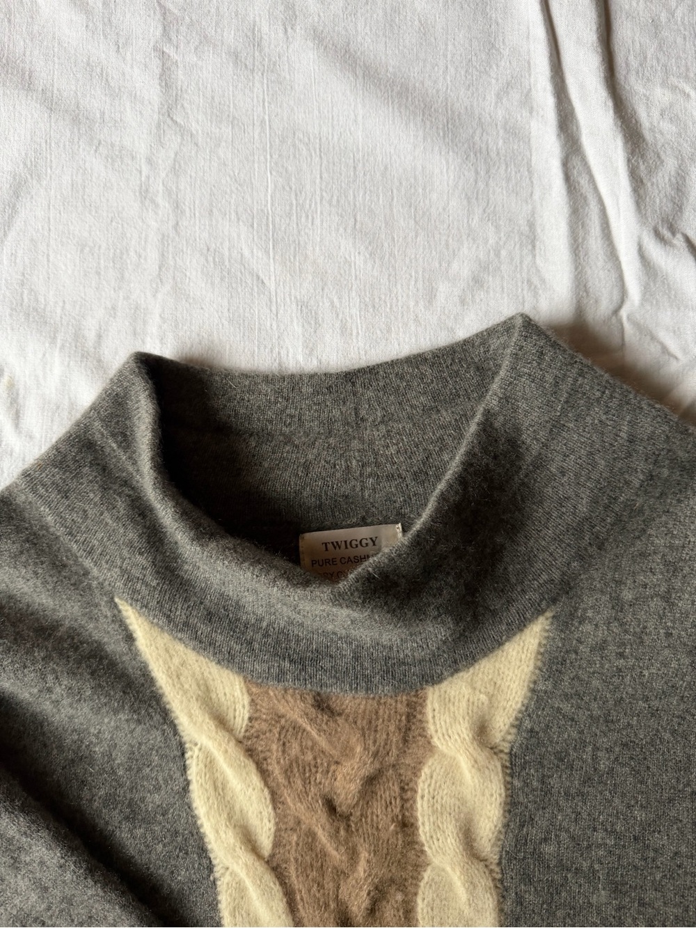 Twiggy 100% Pure Cashmere Sweater Gray Cable Knit Mock Neck Women’s Medium - Picture 3 of 4
